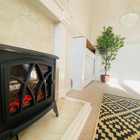 Coastal 2 Bedroom Maisonette With Parking Eastbourne Exterior photo